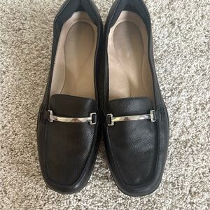 Easy Spirit Black Leather Loafers with Silver Accent - Size 10.5